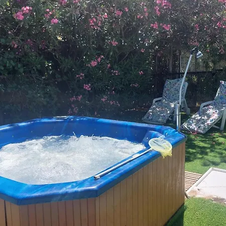 En Dunas Dos Con Jacuzzis En Primera Linea De Playa , Uno De 4 Y Otro De 2 Dormitorios, Llama Al Seiscientos Veintisiete Cuatrocientos Diecisiete Trescientos Noventa Y Ocho Vakantiehuis *