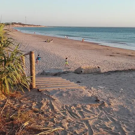 En Dunas Dos Con Jacuzzis En Primera Linea De Playa , Uno De 4 Y Otro De 2 Dormitorios, Llama Al Seiscientos Veintisiete Cuatrocientos Diecisiete Trescientos Noventa Y Ocho * Rota